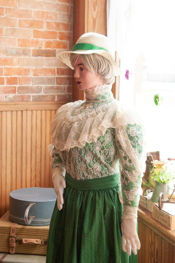 The Historic Wolf Hotel Ellinwood エクステリア 写真