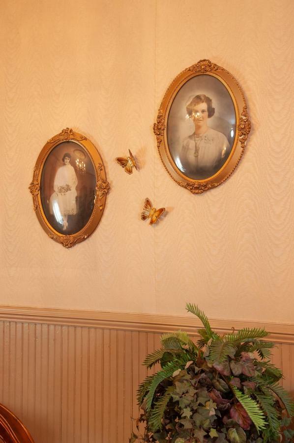 The Historic Wolf Hotel Ellinwood エクステリア 写真