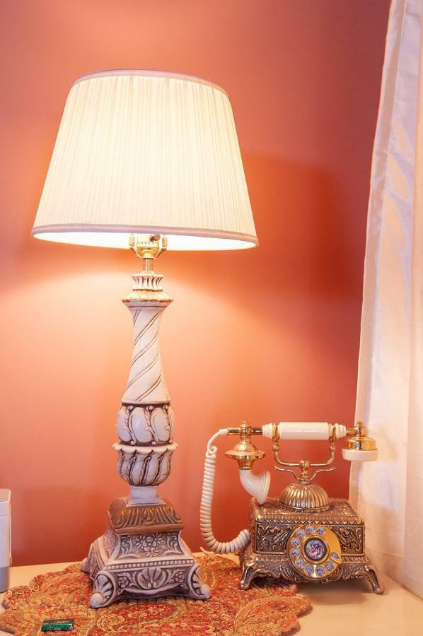 The Historic Wolf Hotel Ellinwood エクステリア 写真