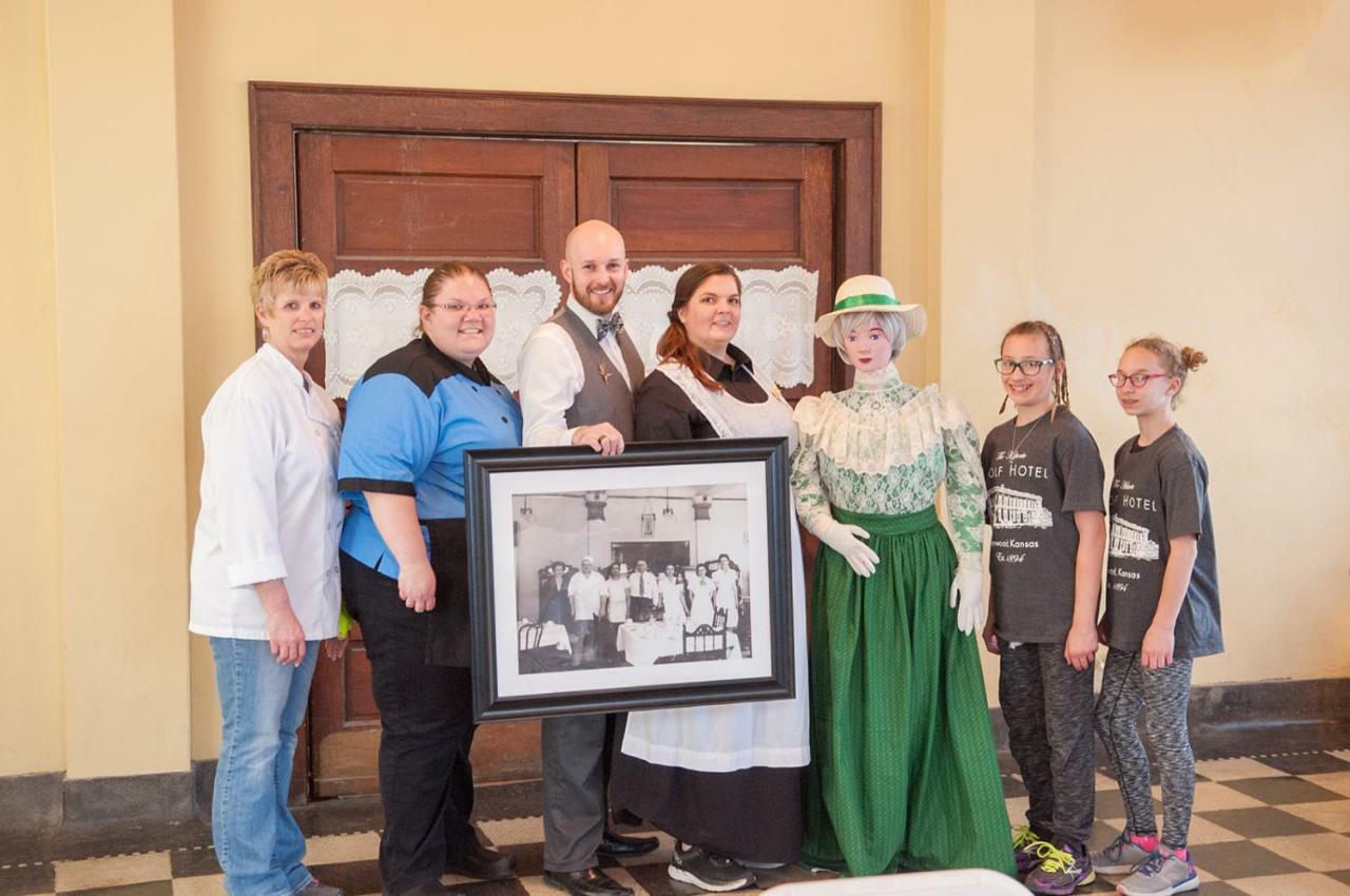 The Historic Wolf Hotel Ellinwood エクステリア 写真