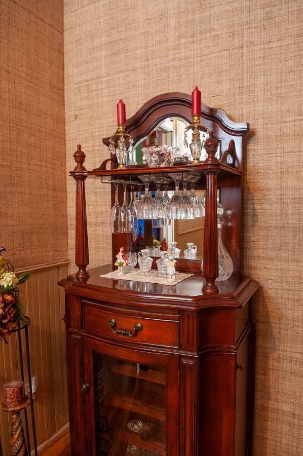 The Historic Wolf Hotel Ellinwood エクステリア 写真